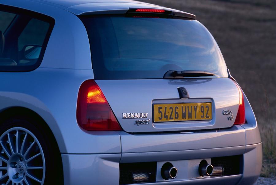  Renault Clio V6 Sport 1999 года  (фото 29 из 40)
